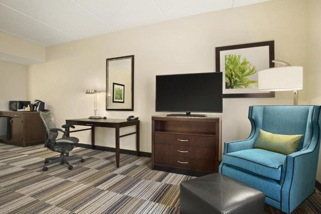 Hilton Garden Inn Charlotte/Муурсвил Екстериор снимка