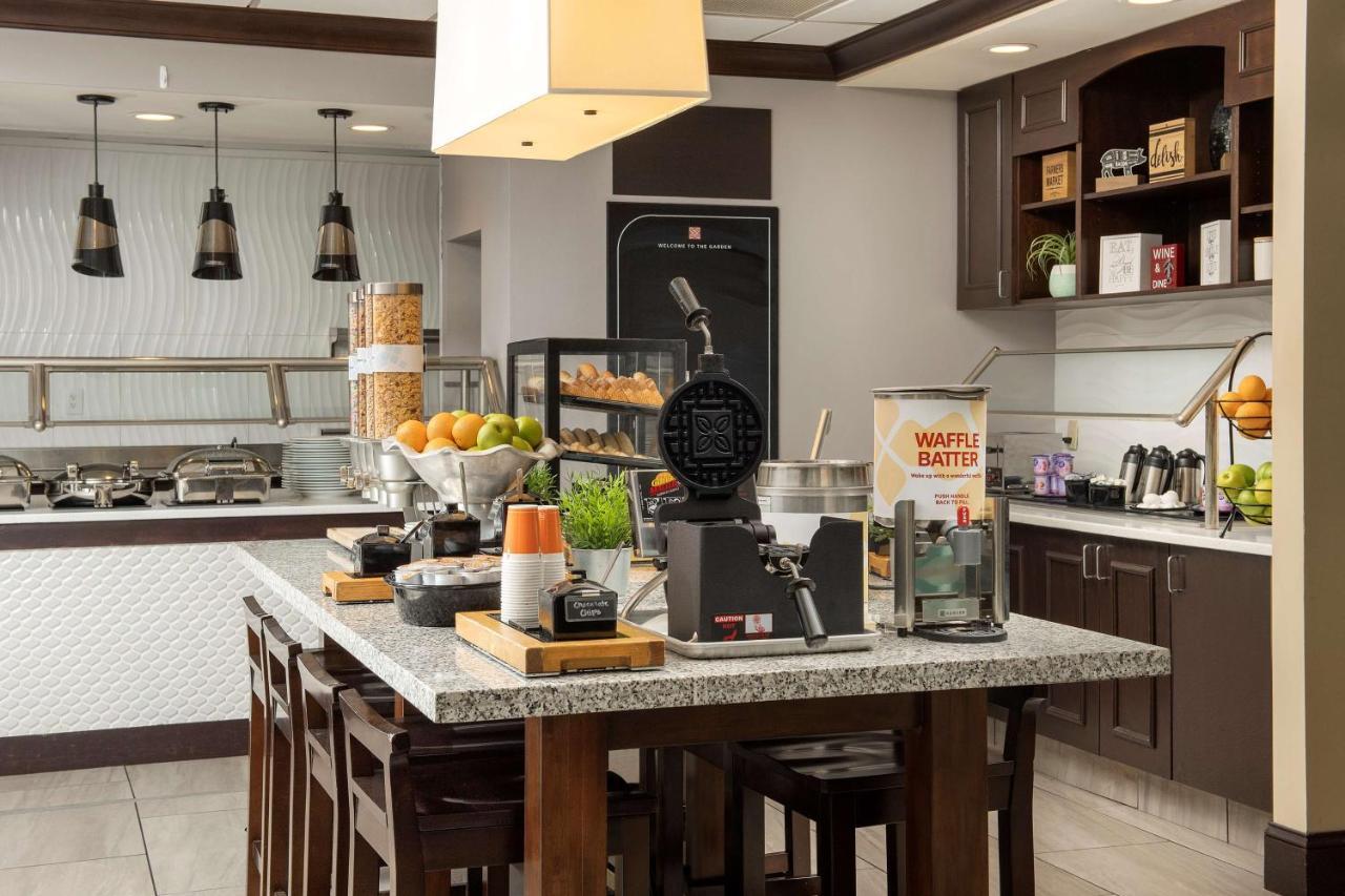 Hilton Garden Inn Charlotte/Муурсвил Екстериор снимка