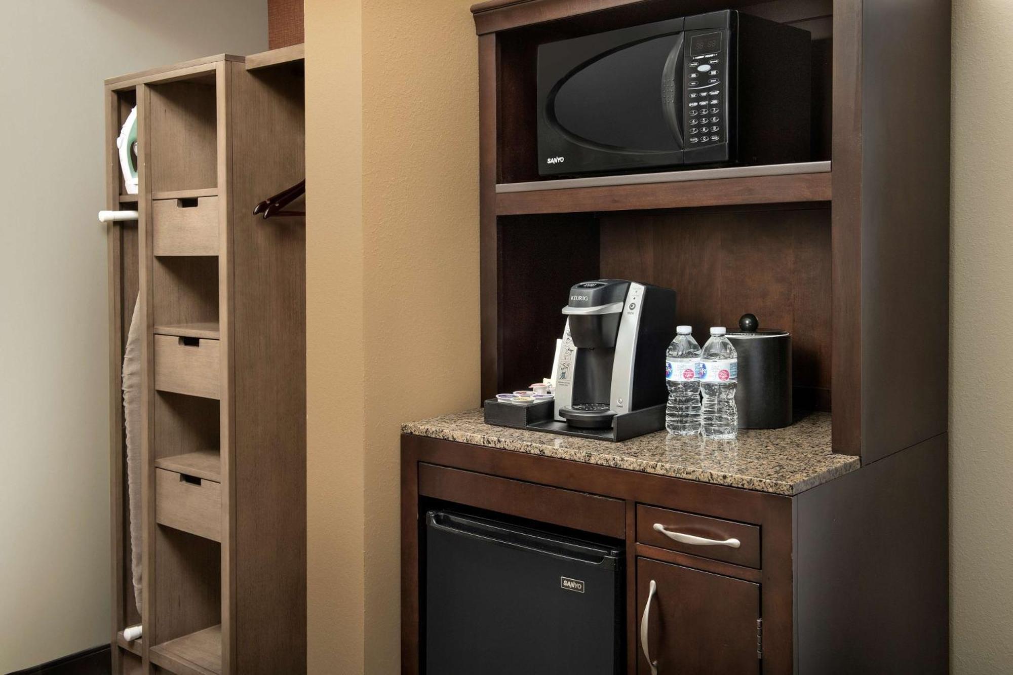 Hilton Garden Inn Charlotte/Муурсвил Екстериор снимка
