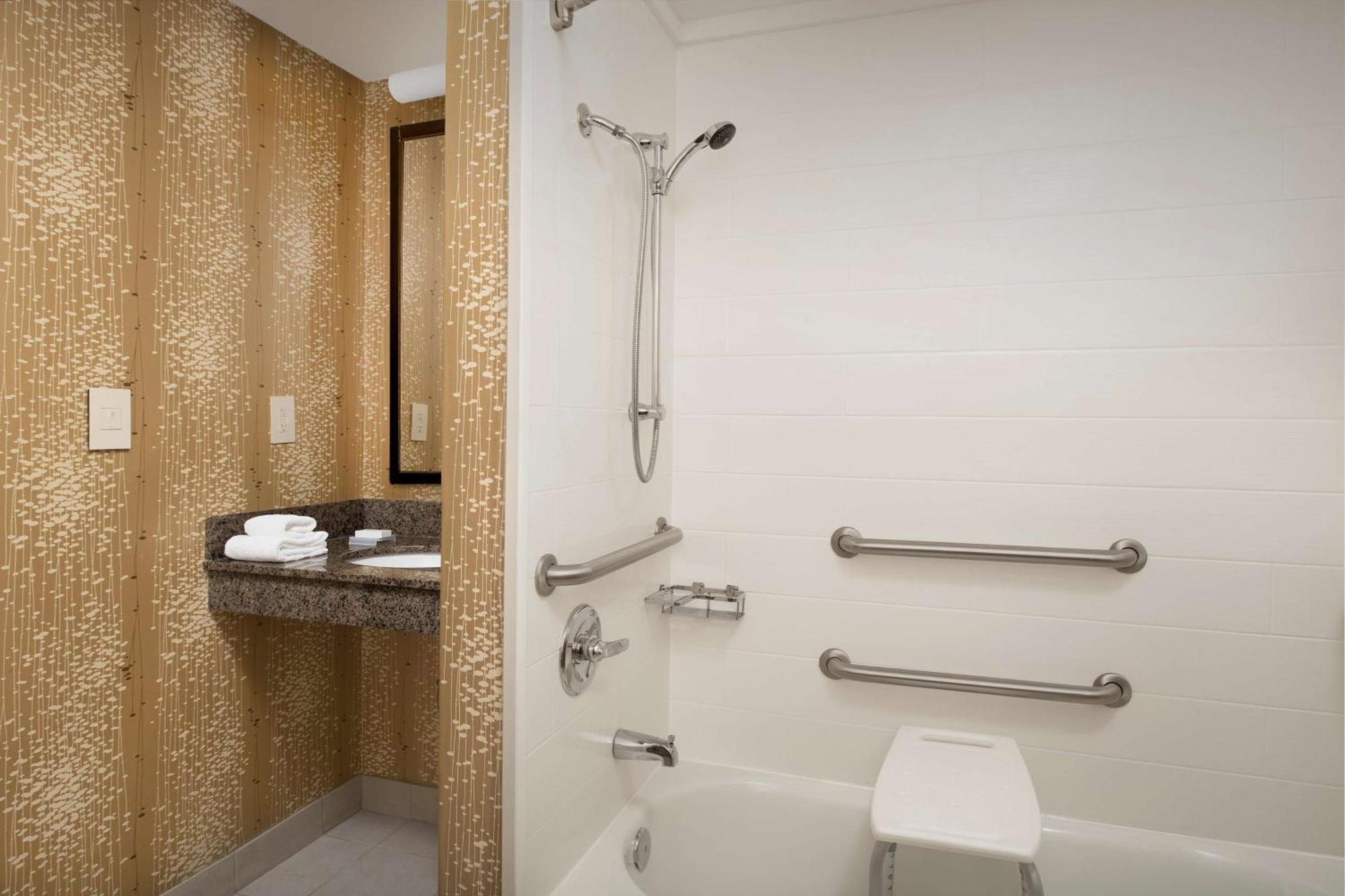 Hilton Garden Inn Charlotte/Муурсвил Екстериор снимка