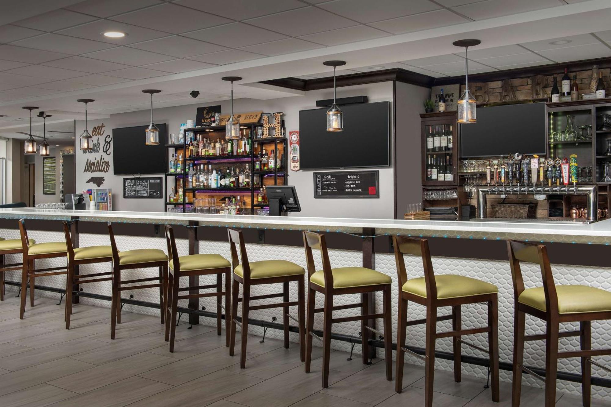 Hilton Garden Inn Charlotte/Муурсвил Екстериор снимка